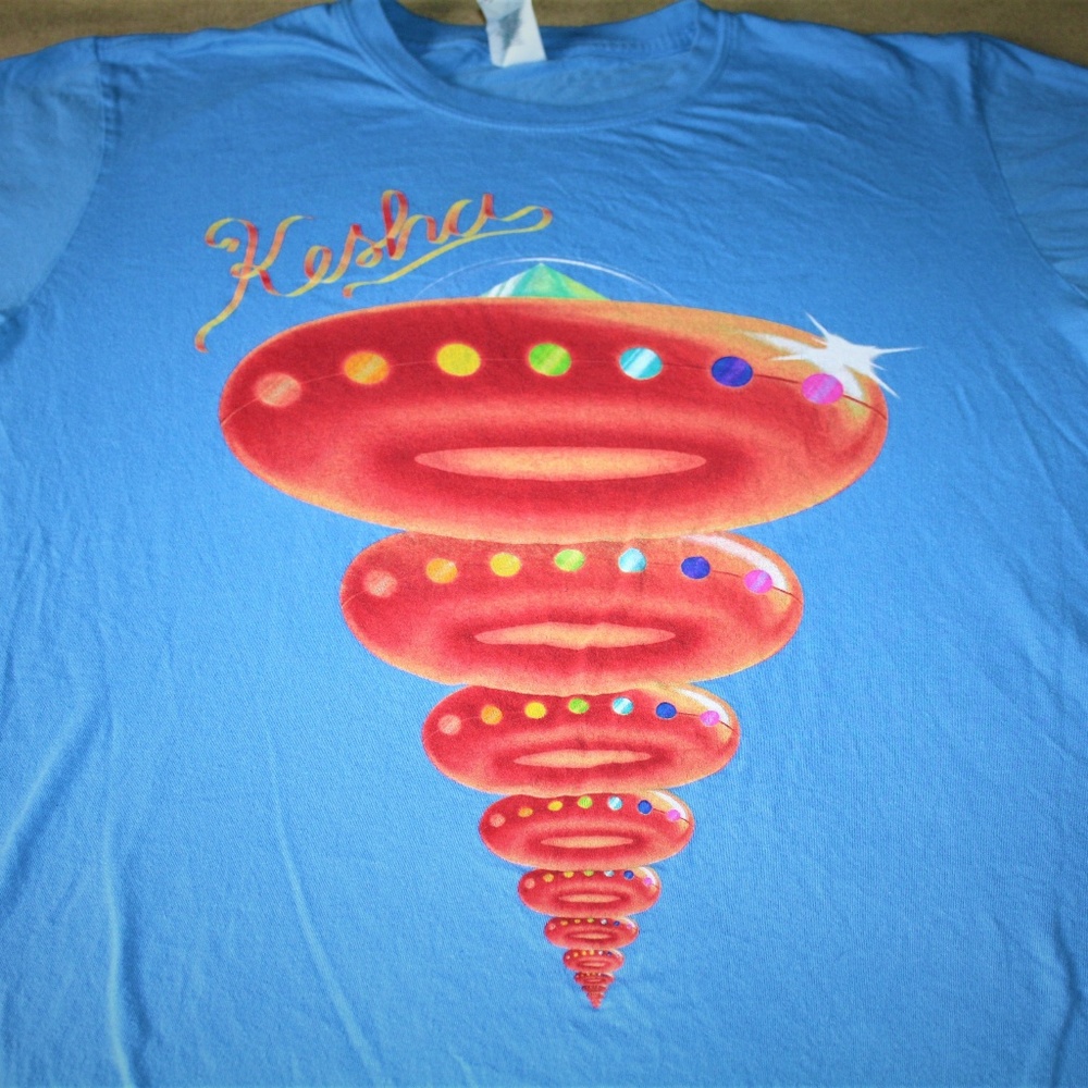 Kesha Rainbow Tour Tee L Shirt Rare Macklemore